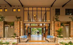 Waterfalls Lodge